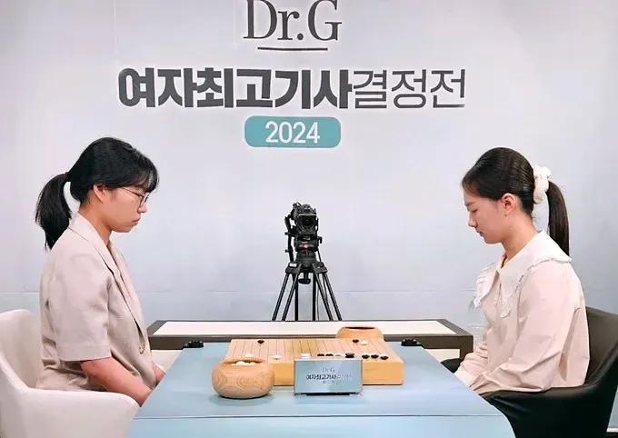 韩国重磅棋战：
DrG杯金少女完胜崔精



韩国崔精凭借着10余年的骄人战绩被