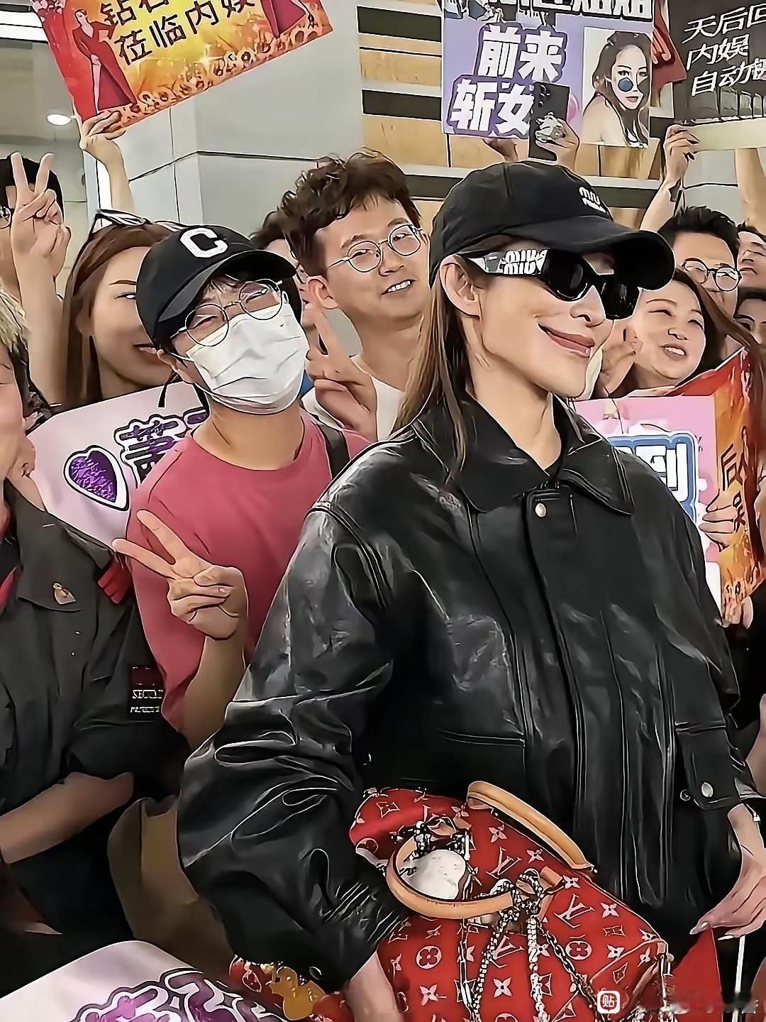 嘴角咧到后脑勺了真的不是过度描述的吧？居然实现了 