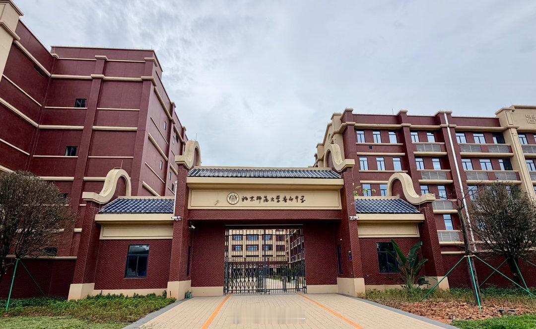 心情愉快，脚下轻松，521配速心率142 进行8公里跑，开启新八月。象是雨前的凉