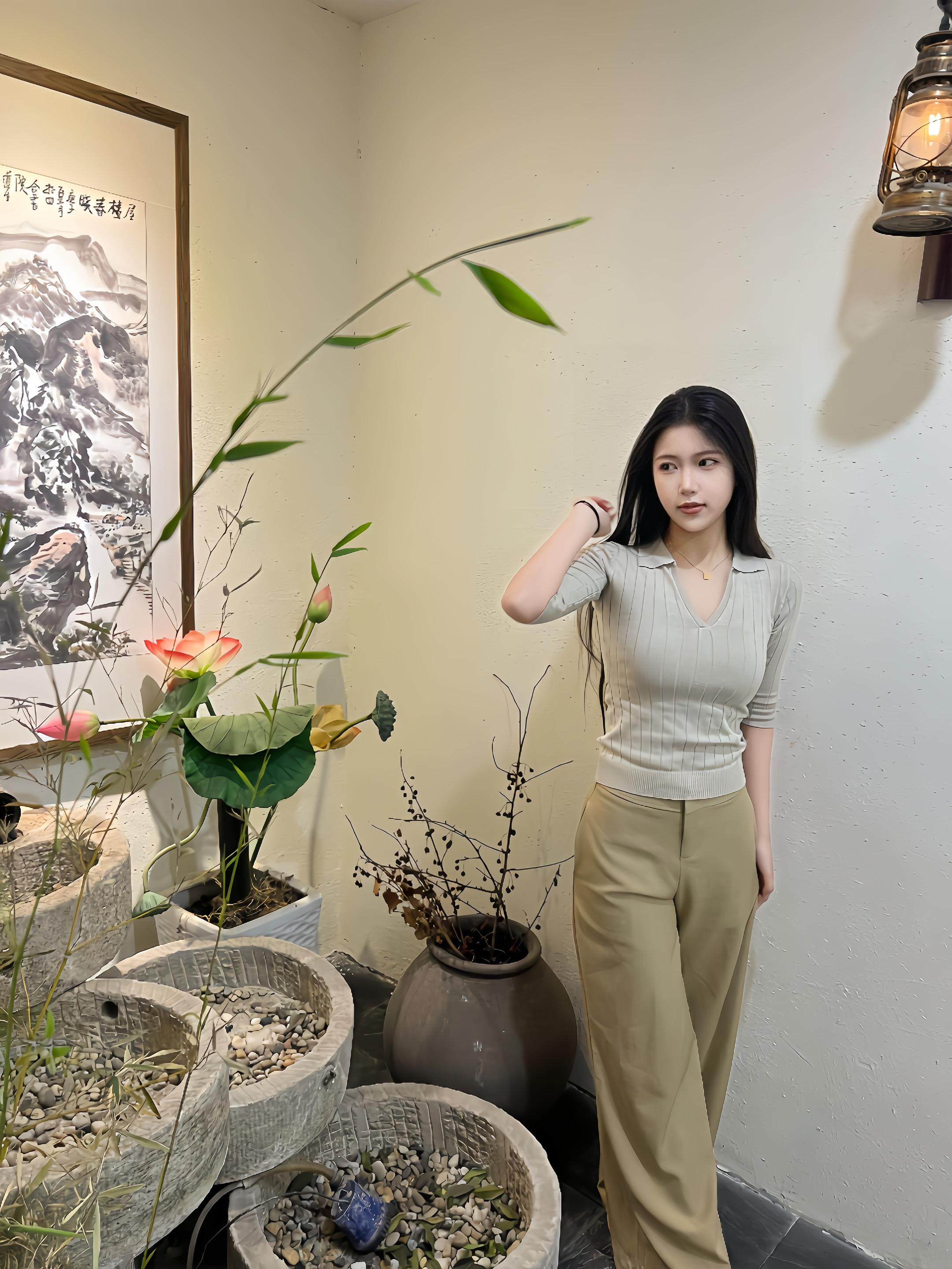 成长的好处是，你试过了很多角色，单纯天真的少女，任性嚣张的女友，卑微谨...
