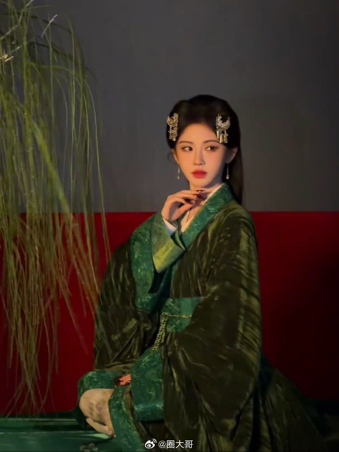 鞠婧祎Angelababy同款椎髻造型两位古装神颜这是梦幻联动了叭！鞠婧祎和an