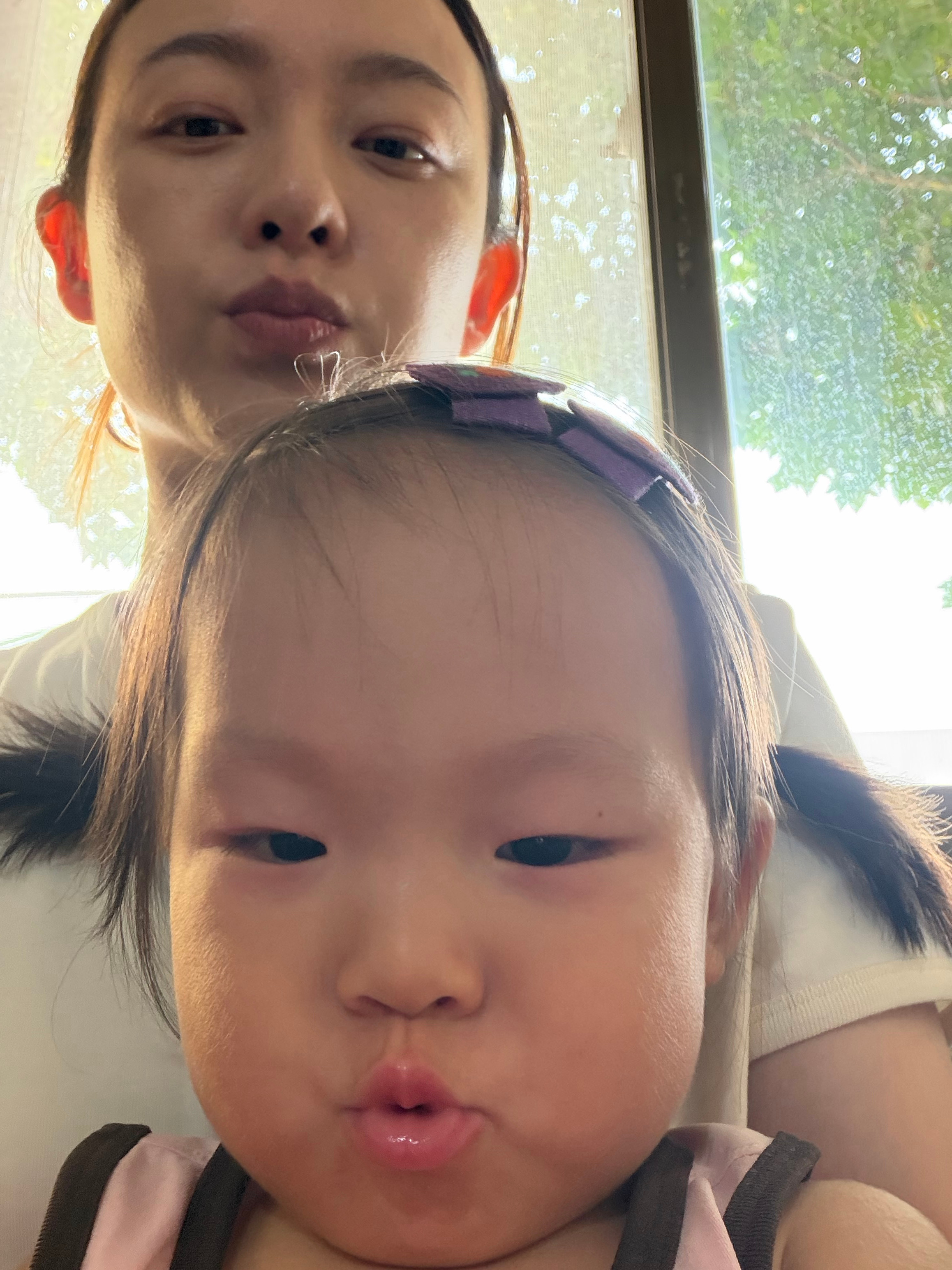 小满跟我出门啦今天又过敏了尽管已经十分注意避开过敏源但是忽略了上午二姑做的饺子用