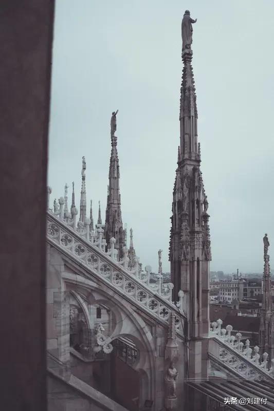 ac米兰悼念张雪峰 AC米兰悼念张雪峰
惊悉张雪峰老师离世，悲痛万分。2026年