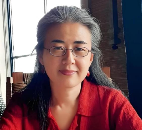 “他是我的灵魂伴侣，这辈子我非他不嫁！”1999年，28岁北大才女田晓菲嫁给了5