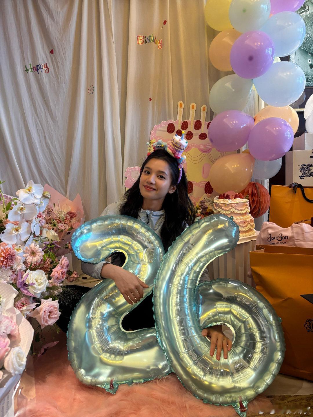 幸福溢出屏幕惹、、、张婧仪生日快乐！！🎊 ​​​