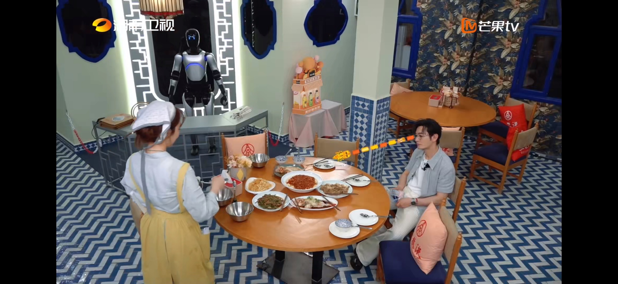黄晓明用盆干饭人狠话不多哈哈哈哈大家都是碗，偏偏我们晓明哥是盆！用盆干饭人“狠”