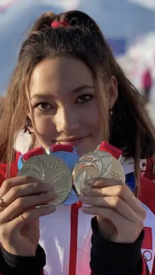 米兰冬奥会自由式滑雪女子U型场地决赛因为天气原因推迟，比赛推迟到北京时间2月22