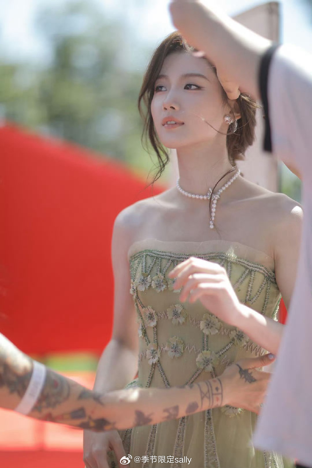 这是卢昱晓！噜噜晓今天栩栩华生上班路透好美[哆啦A梦吃惊] ​​​