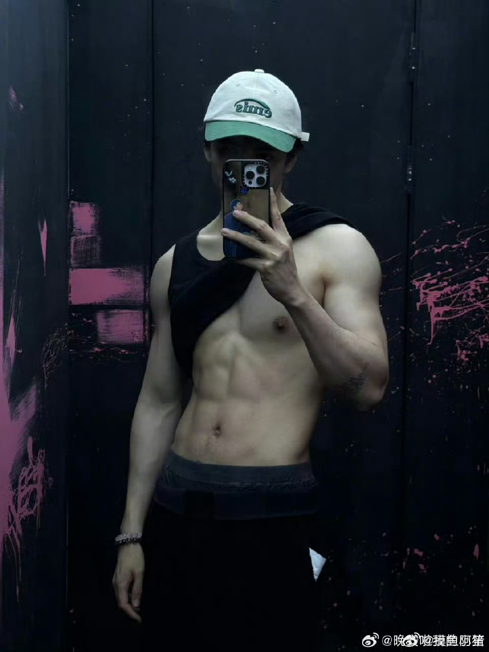 曾舜晞月鳞绮纪破万 福利是腹肌照