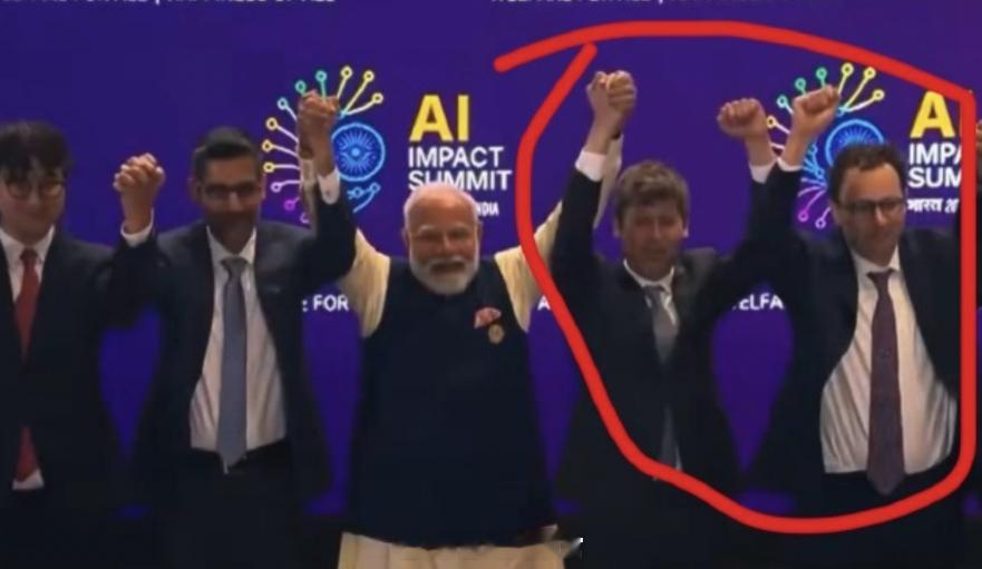 美两大人工智能巨头CEO拒绝牵手AI 发展的名场面来了。在德里举行的2026年人