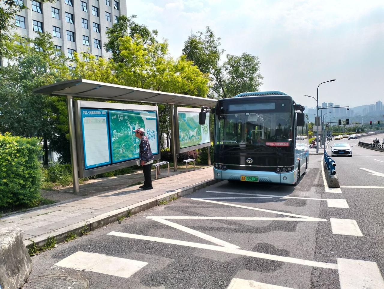 重庆公交255路是前两年开行的，也是为了照顾沙滨路井双段以及沙坪坝区人民医院井双