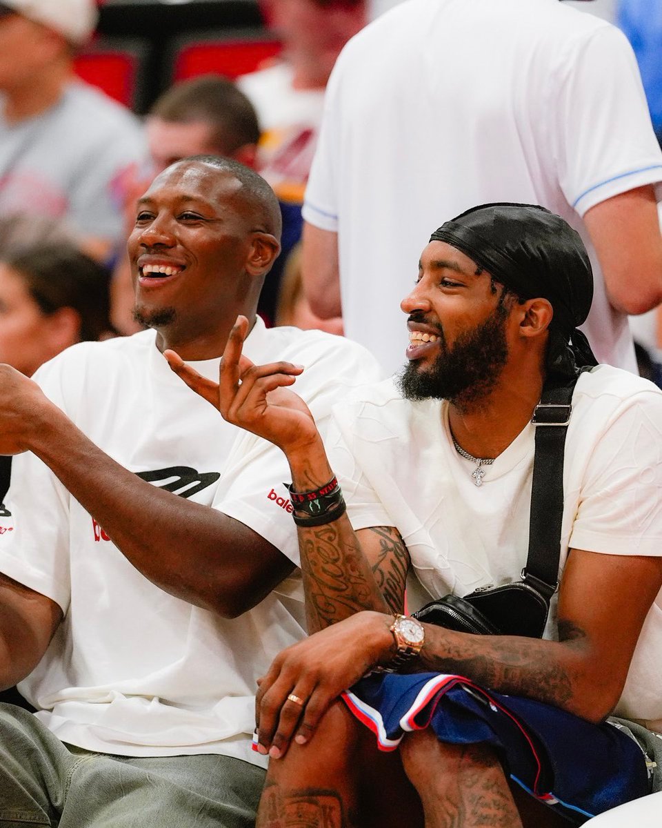 快船官推：我们的两位球员合影，拿出来响应NBA防守周！nba休赛期 ​​​
