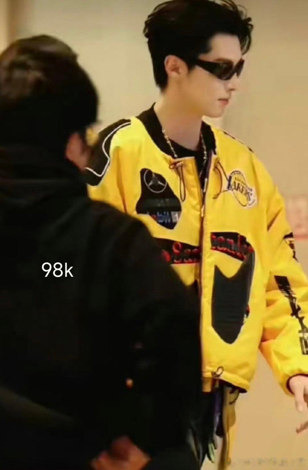 王鹤棣、刘耀文新综发布会造型路透 