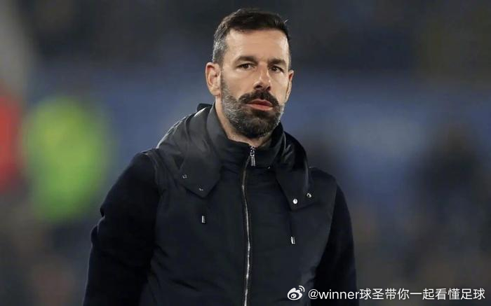 每日电讯报著名记者John Percy撰写专栏文章，解析莱斯特城的混乱。对于莱斯