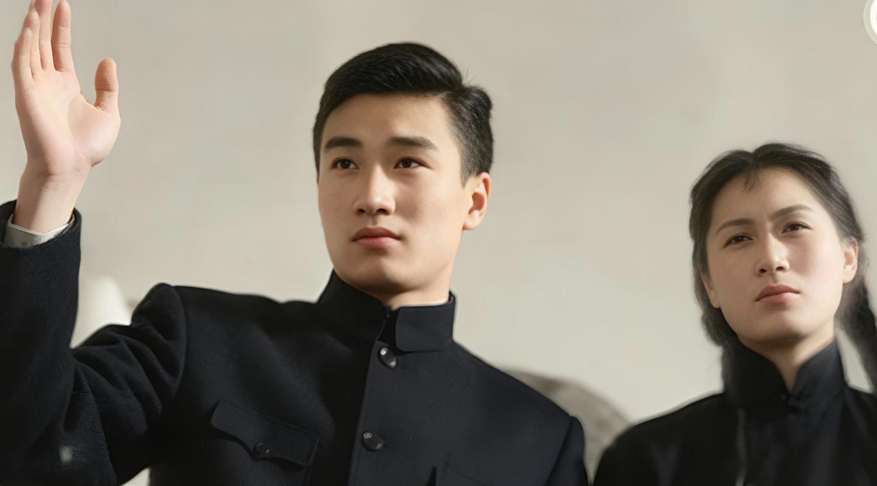 真没想到，谢贤跟红线女，还合演过电影。

查了一下，这部电影叫《胭脂虎》，拍摄于