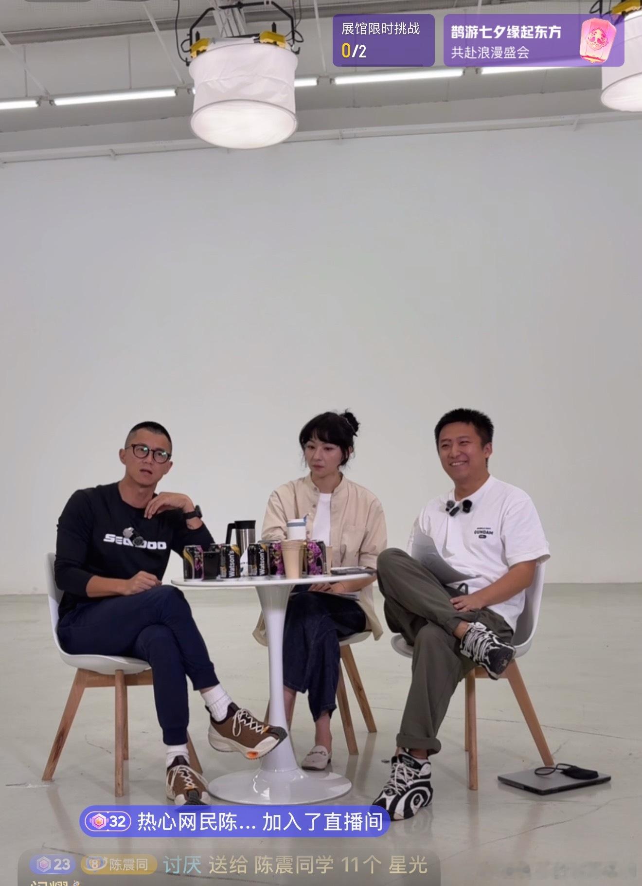 陈震 赛车星冰乐看了一会，听着说话真的费劲，思维逻辑，口语表达完全被吊打，看了眼