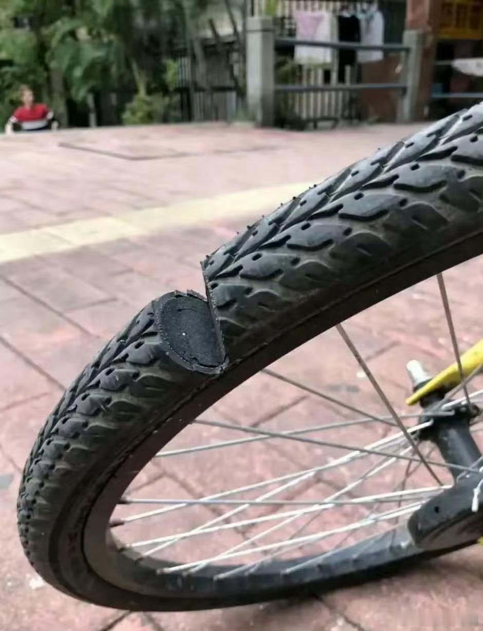 谁手这么欠？总有些奇奇怪怪的人。[黑线][二哈] 