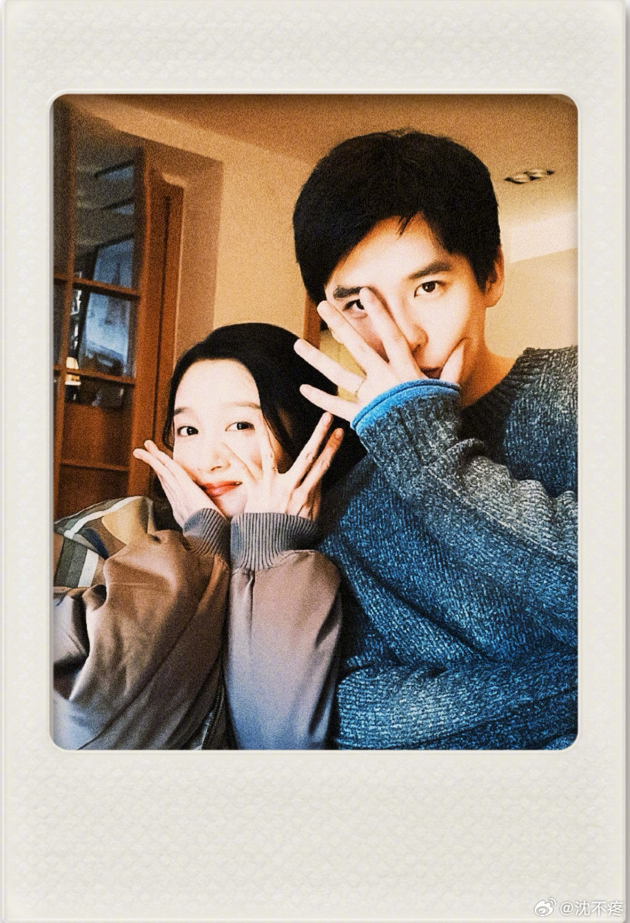 新房装好的那天 筱婷一进门就看到满地的花瓣中间还有个小爱心，刚想扭头问林栋哲又搞