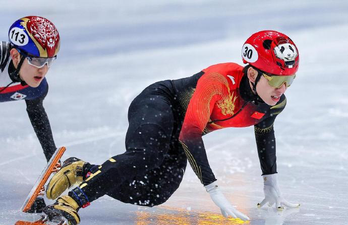 林孝埈总结米兰冬奥会林孝埈说大家辛苦了 结束短道男子5000米接力的比赛后，林孝