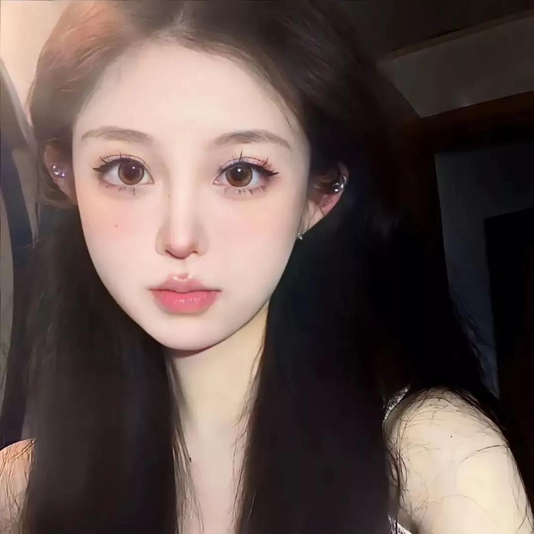 眼睛是心灵的窗户，好看的皮囊千篇一律灵魂的镜子 皮囊语录 心灵明亮 眼睛照片 左