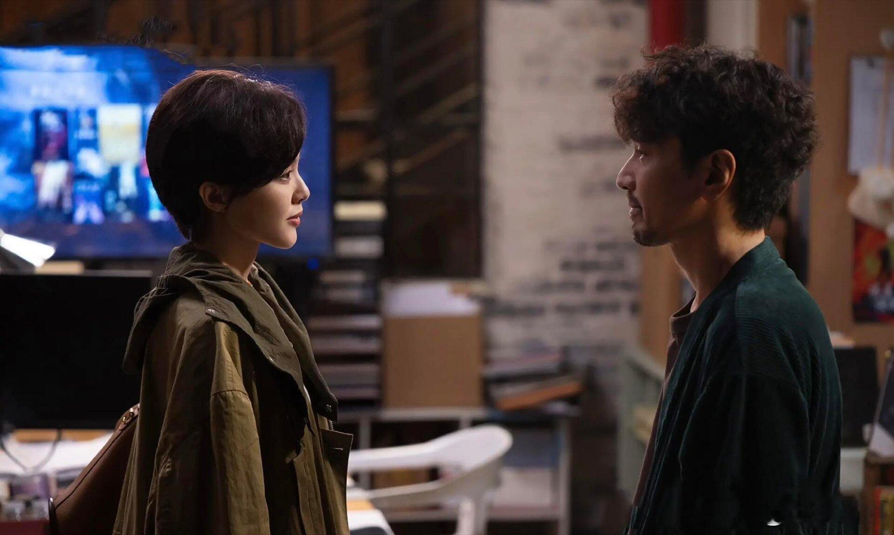 爱情没有神话 我的评分：唐嫣赵又廷吵架戏脚踢伤了看直播时又好笑又心疼，Mark这