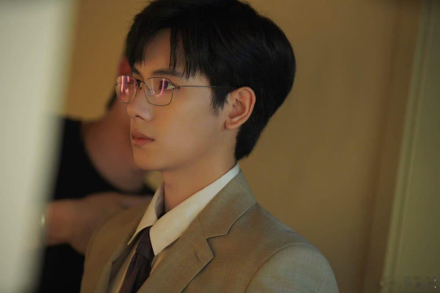 胡先煦说告诉观众我能比AI做的好 胡先煦曾回应AI对演员的冲击 不惧技术革新，专