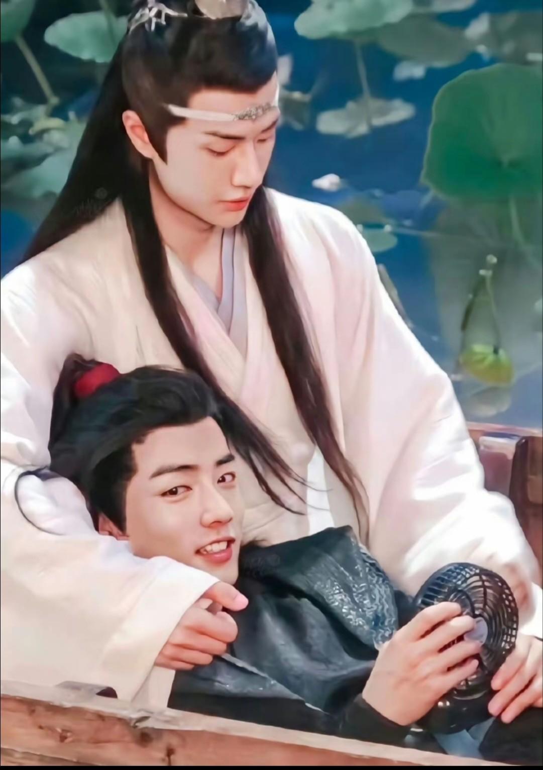 发现了吗，内娱最好笑的一个词“顶流”
每次内娱有人爆”顶流”出负面新闻的时候，所