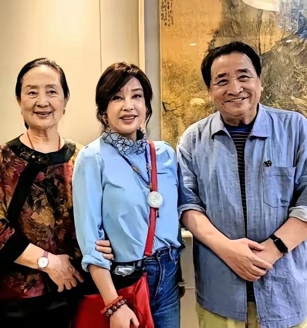 八十年代，这些人都是火遍大江南北的大明星，能认出三位，说明你已经不年轻了