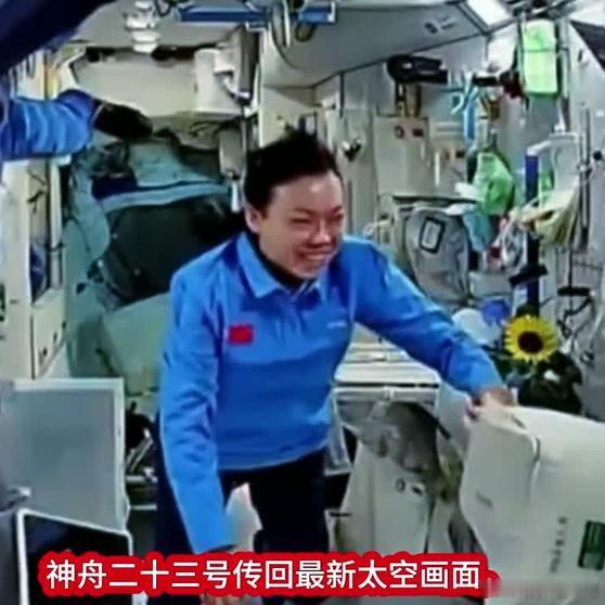 《神舟二十三号传回最新画面：黎家盈已适应太空，状态越来越好》神舟二十三号传回最新