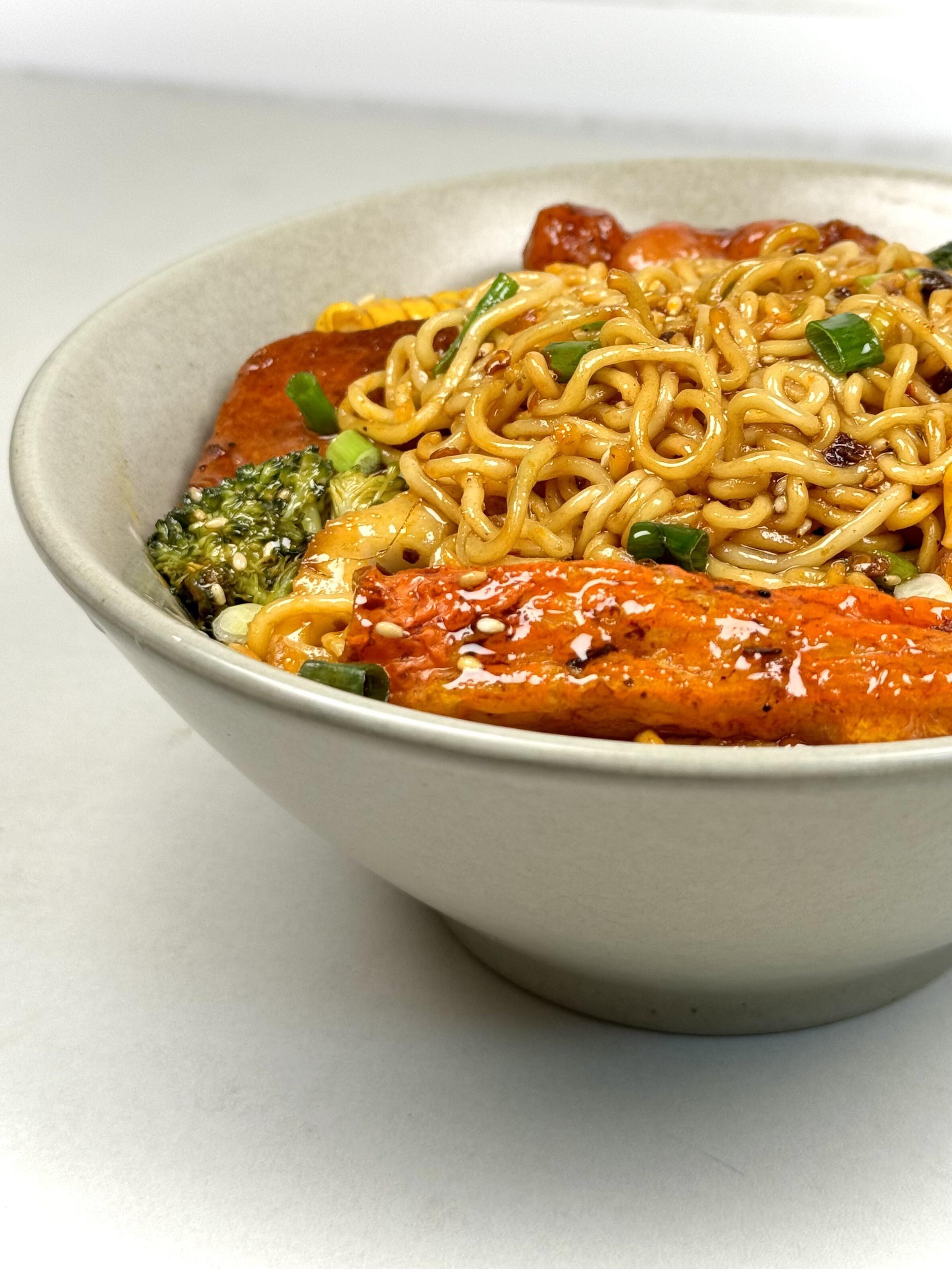 超香超简单的一人餐。下班十几分钟就能美美搞定 一锅端路~火锅丸子烤的焦...