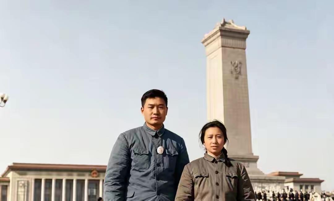 这两个人，太难认识了，我问了 300 个人，大家都一致说不知道，有高手指点迷津一