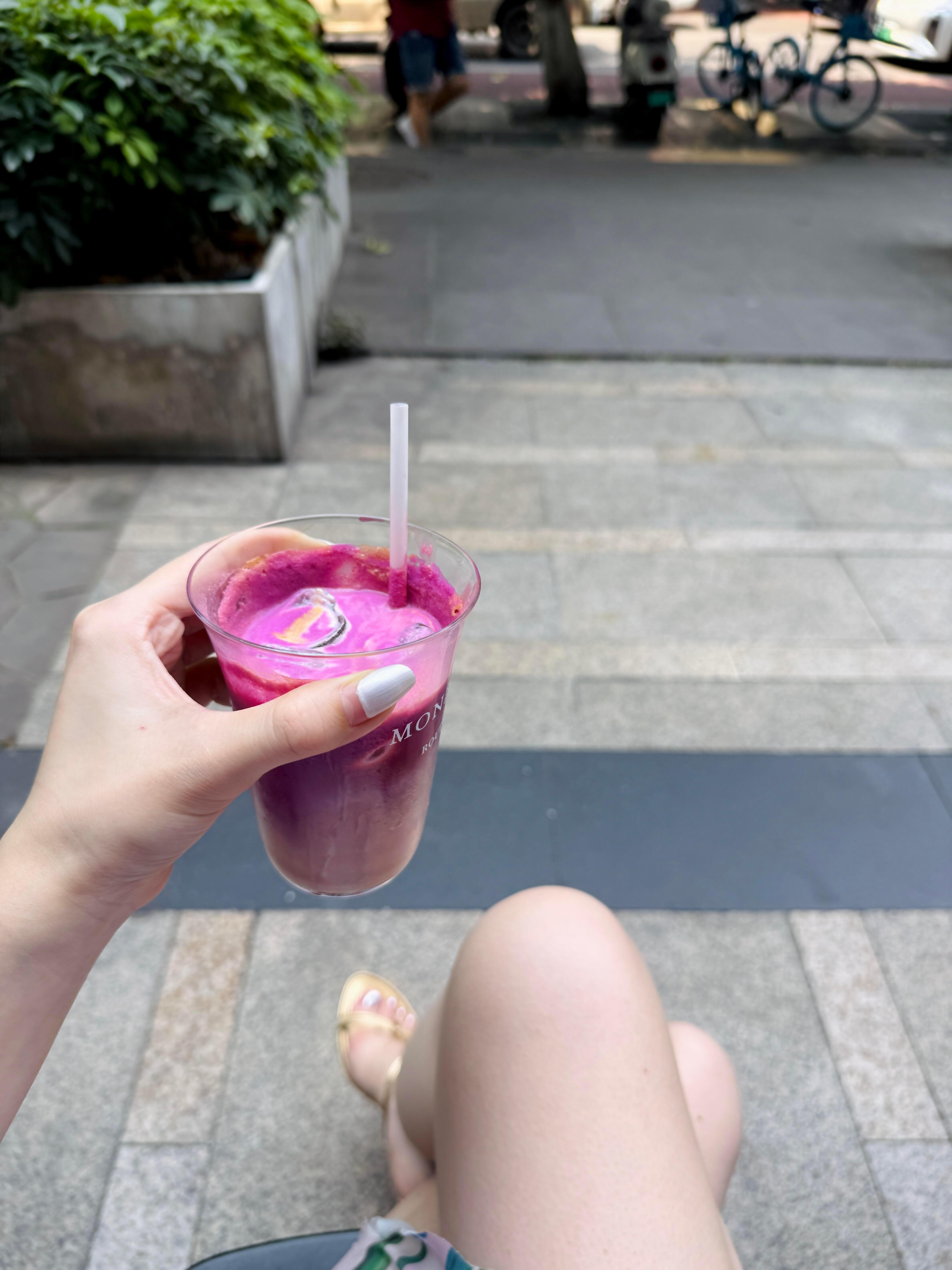 这鬼天气,热的我想给自己挂个牌子,易燃易爆,请勿靠近。 