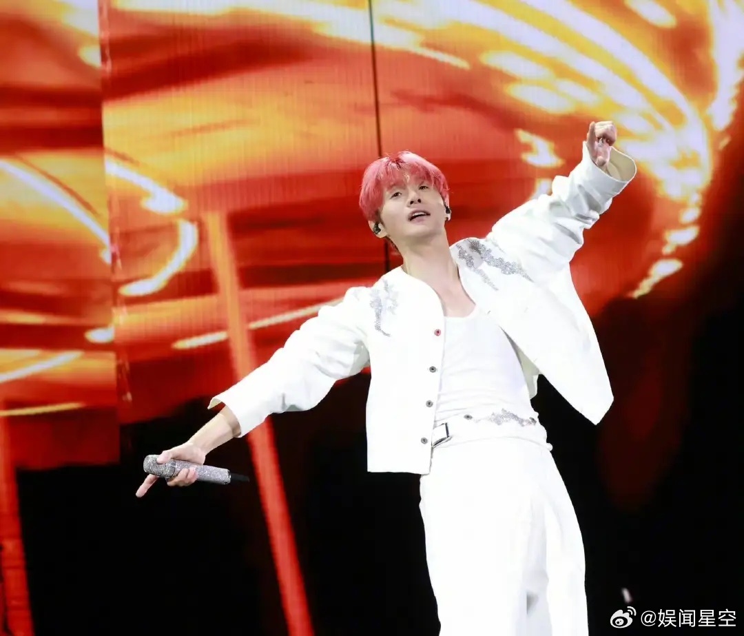 李荣浩的口才，和他早年的经历有很大关系。他出身普通家庭，15岁辍学打工，音乐全靠