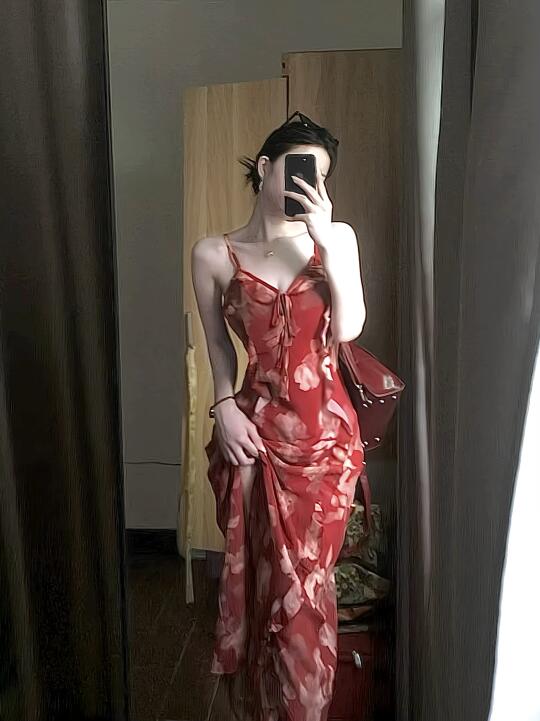 今天的穿搭主题是红色的玫瑰🌹～