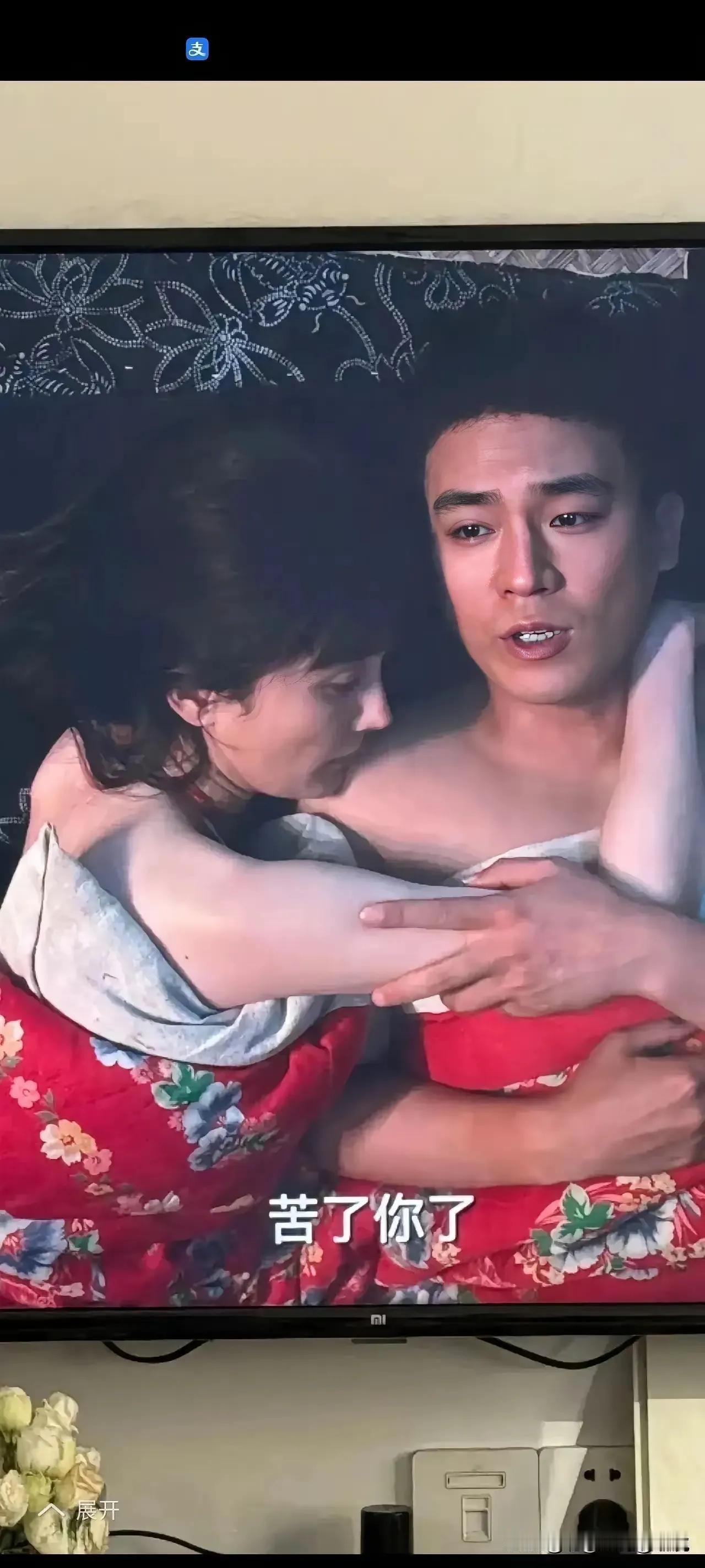 幂姐那么有钱，怎么不把颈纹处理一下