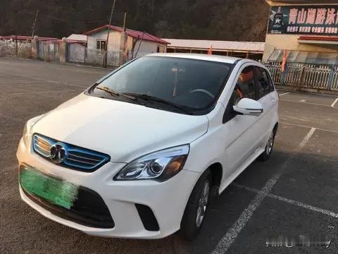 我发现，近期我的多位好朋友，都把燃油车处理掉，换成了新能源汽车，这也许是近段一个