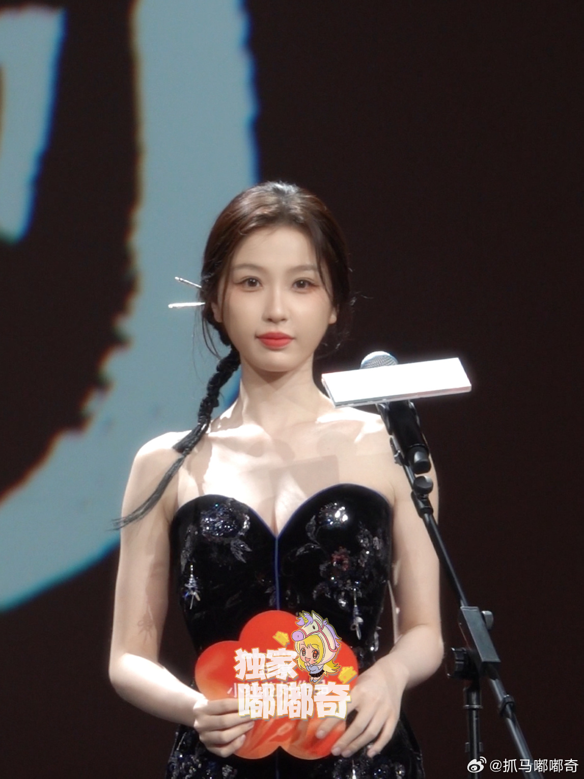 虞书欣  舞台上的虞书欣，明媚耀眼，甜妹氛围感拉满！站姐团建 🧚♀️愚人节站姐