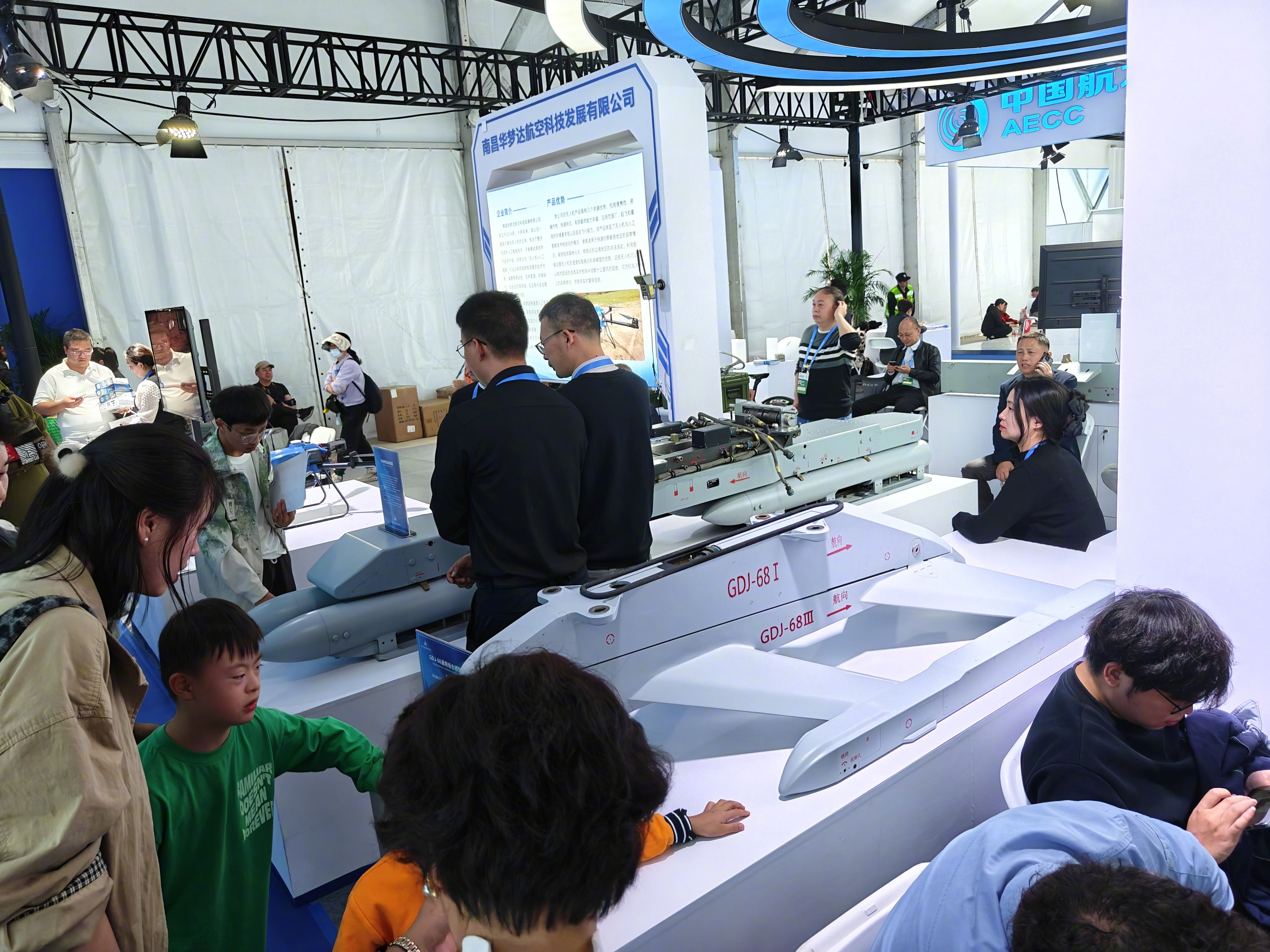 航空君航空科普[超话] 难得一见专业挂架制造商。航空创作计划烽火问鼎计划  ​​