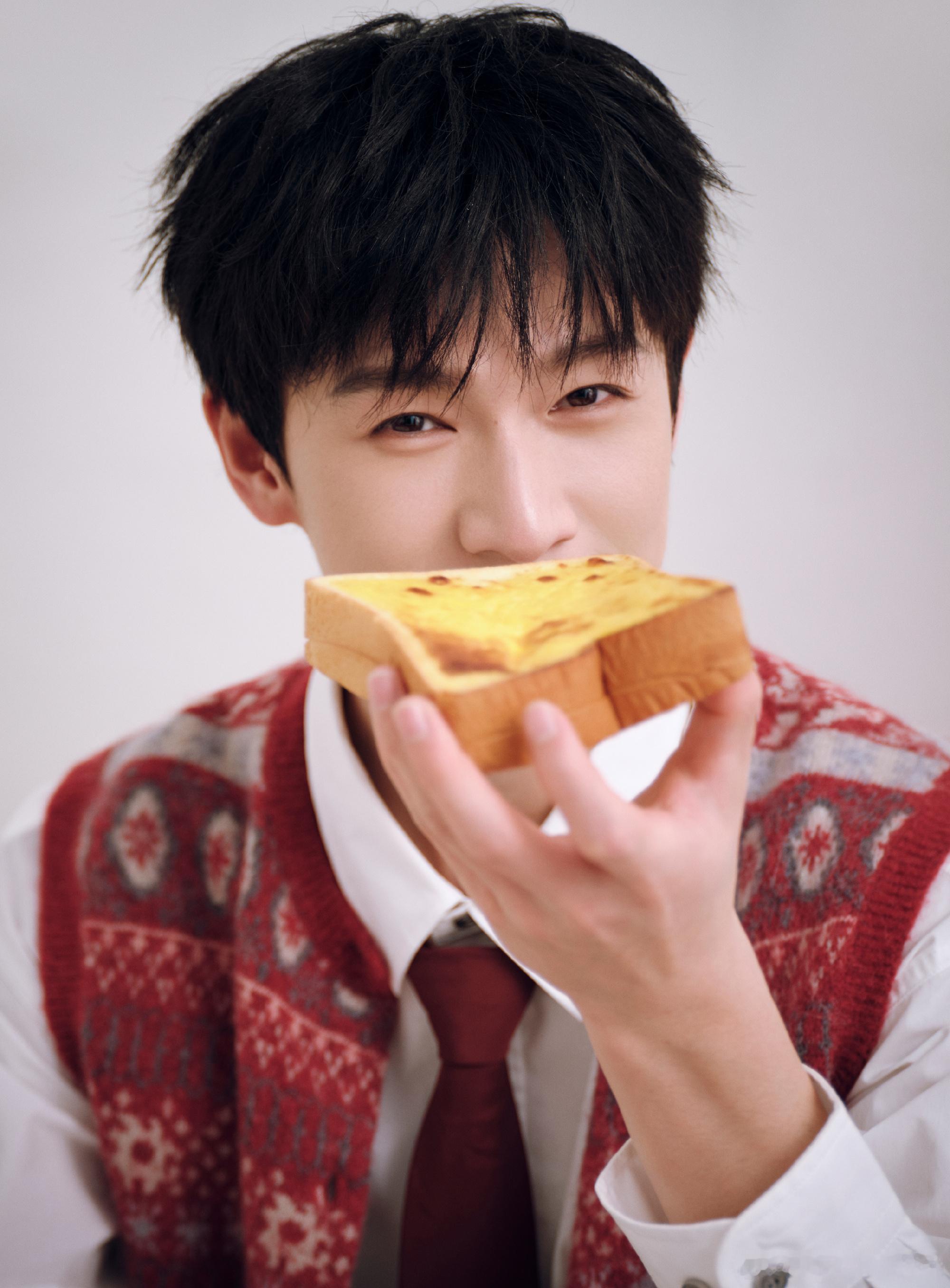 李昀锐 妈妈我不要面子哒  感觉小林快要转身找个地缝钻进去[笑cry] 