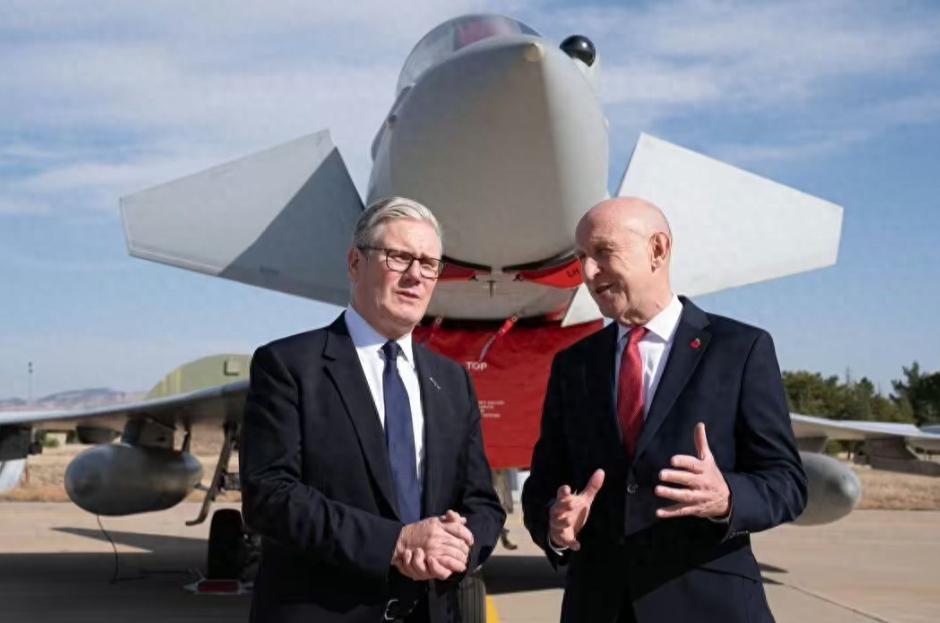 【英国国防出口大突破：200亿订单背后的机遇】英媒报道，2025年英国国防出口额