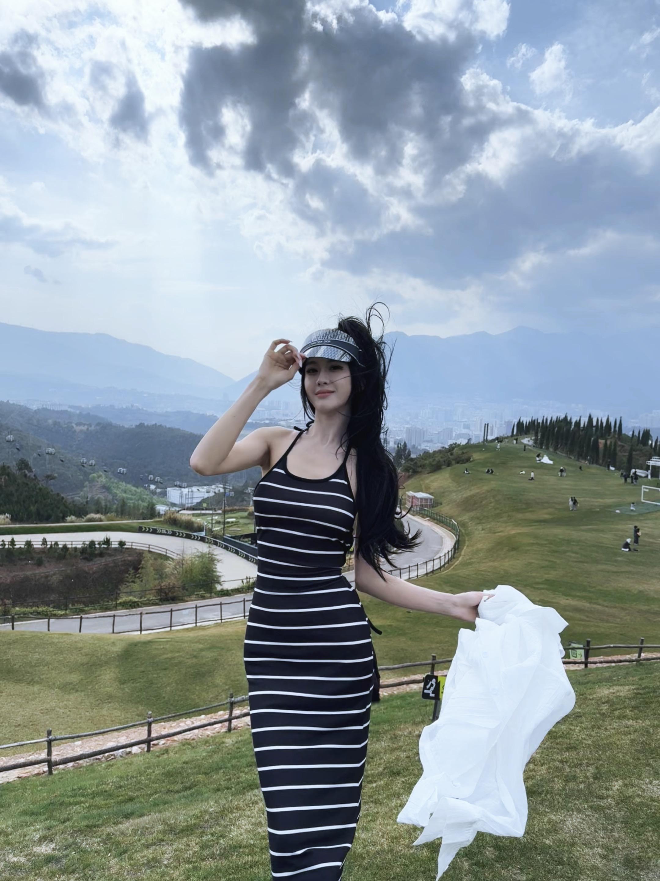 于是我摊开双手允许一切流走.