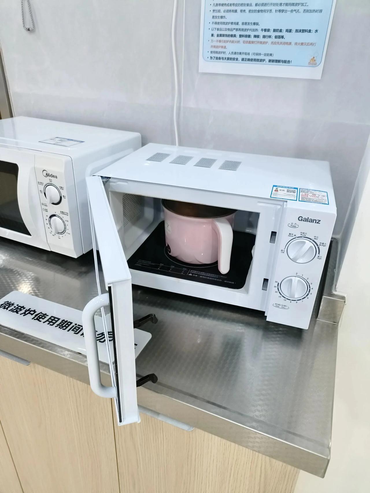 中国保胎技术太强了
小伙子看着挺板正的，烫的小卷毛，白白净净一米七八的，就是操作