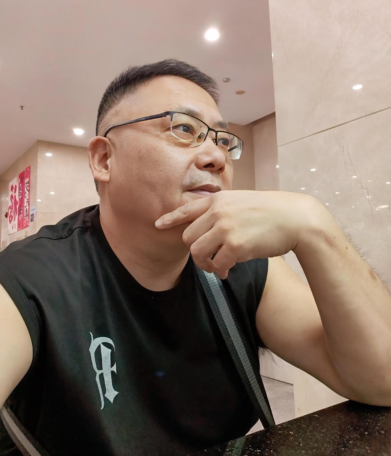 这两天人浑身不得劲。

前天起夜，不小心一下子着凉了，眨眼功夫，鼻涕水就流了出来