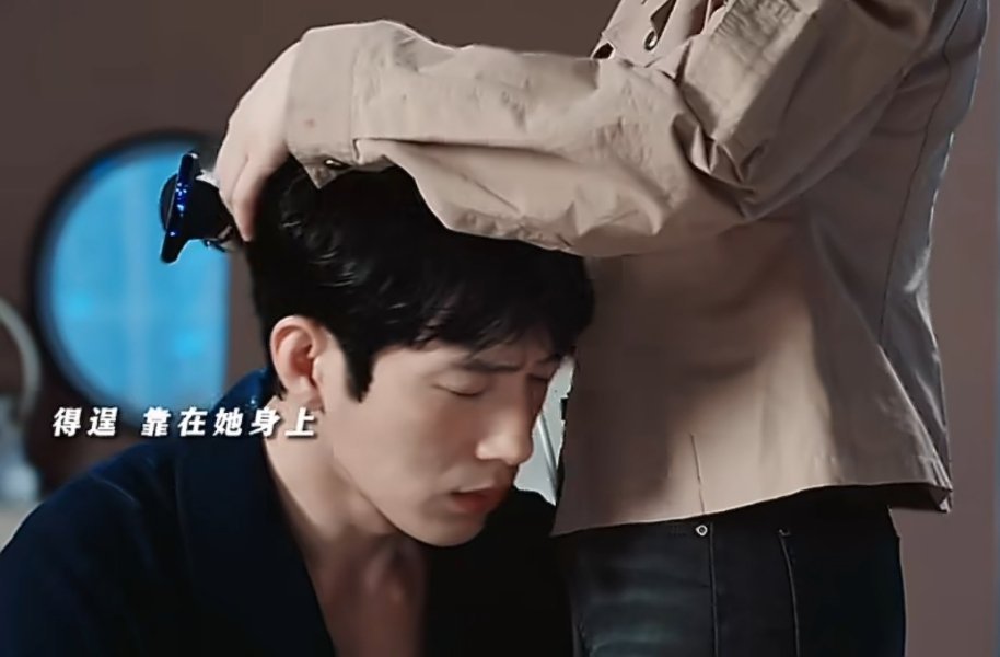 井柏然好会演井柏然在《钢铁森林》里演的心理学教授江寒声，谁懂啊！表面是那种斯文禁