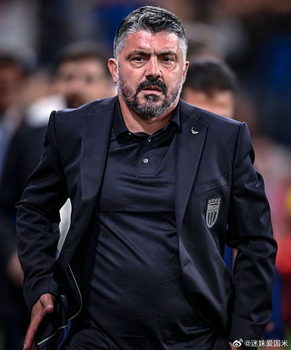 强烈建议让肥料系的大水货教练加图索和囚徒系领队布冯留队，这样意大利就可以继续无缘