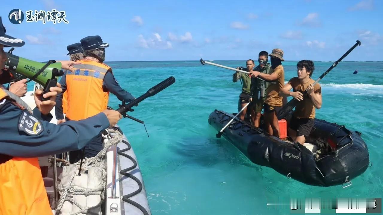 中国海警是如何应对菲方挑衅的中菲又一次在仁爱礁水域“刀兵相见”从现场画面看菲律宾
