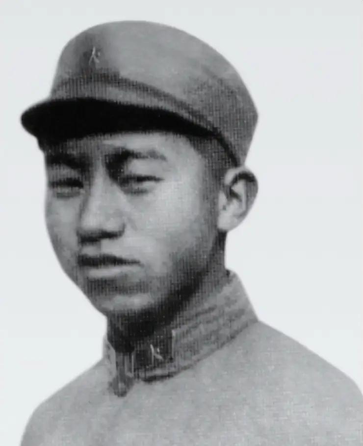 1943年，一个女干部奉命护送男科长去延安，一路上却死盯着他，脑子里只有一个念头