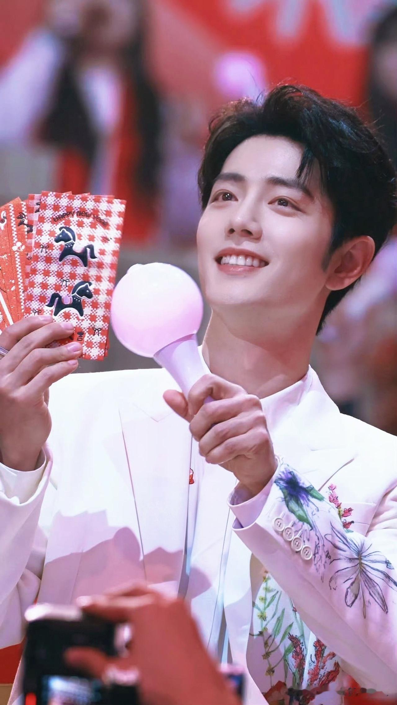 男神虽然只有两个字，但却贯穿了肖战的一生！！ 
肖战好漂亮 ​