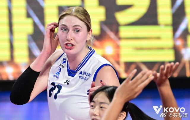 国际排坛动态韩国女排现代建设输给兴国生命保险之余，表现不错的美国外援卡里（49扣