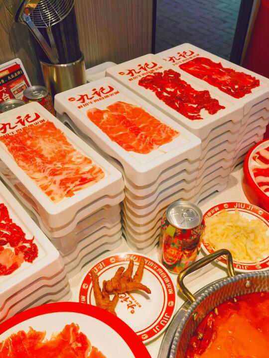 吃牛肉火锅烧烤自助，还得是九记！